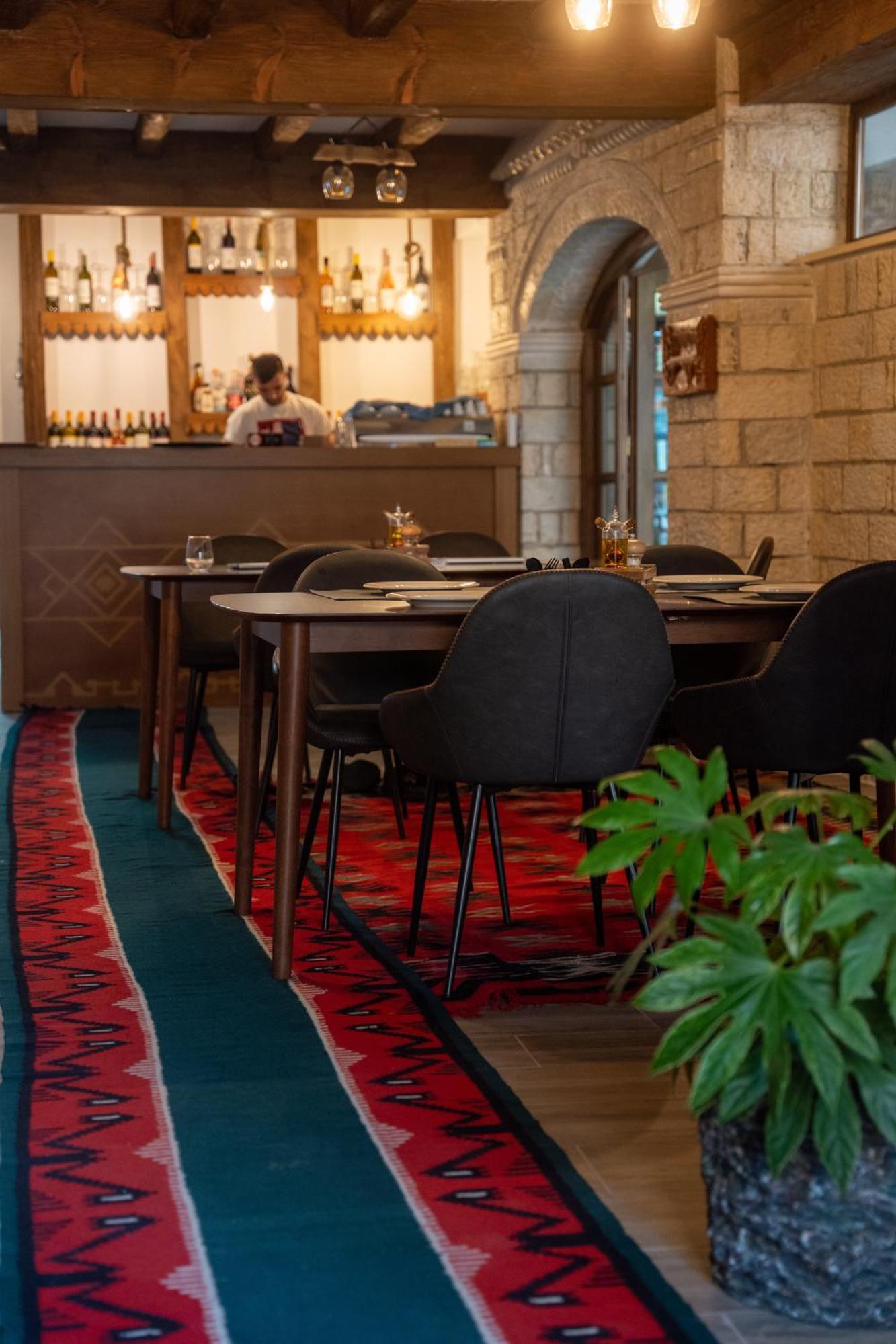 Hotel Kapllani Берат Екстериор снимка