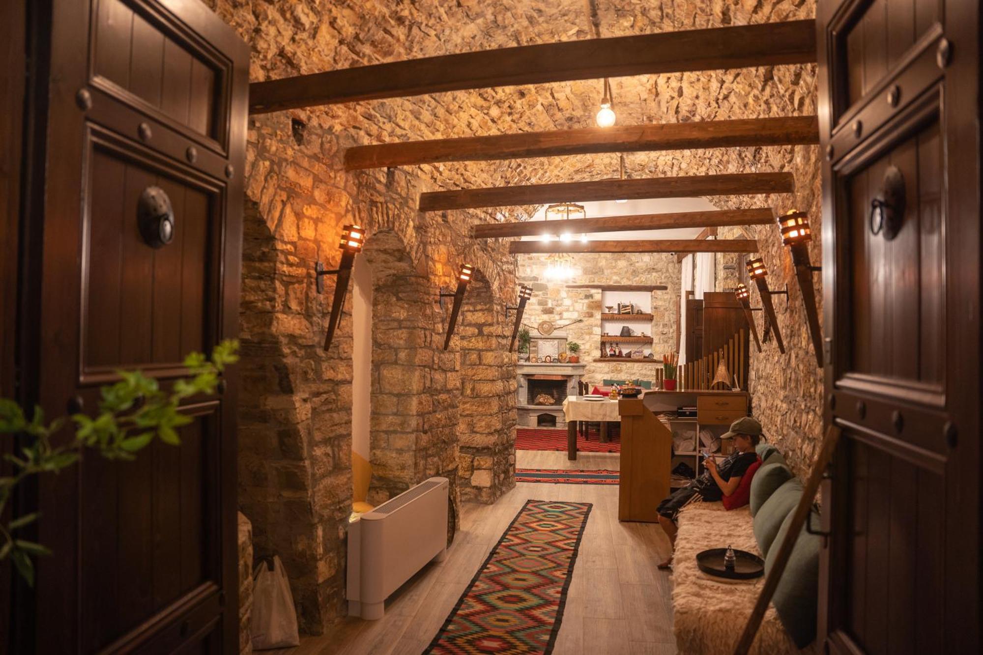 Hotel Kapllani Берат Екстериор снимка