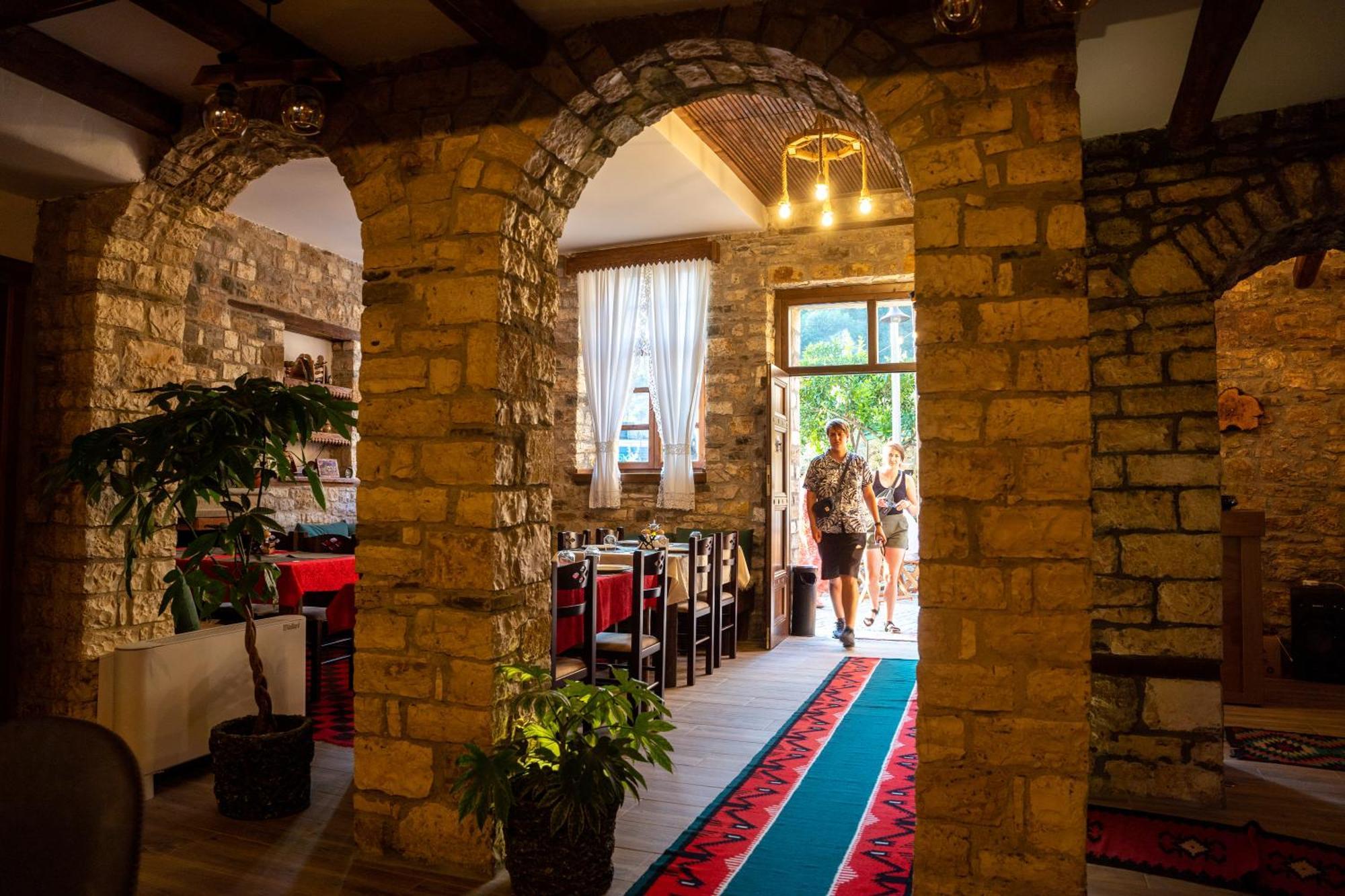 Hotel Kapllani Берат Екстериор снимка
